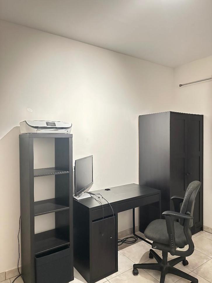 IKEA meubels zwartbruin — Bureau + kast + plank, Huis en Inrichting, Bureaus, Zo goed als nieuw, Bureau, Ophalen