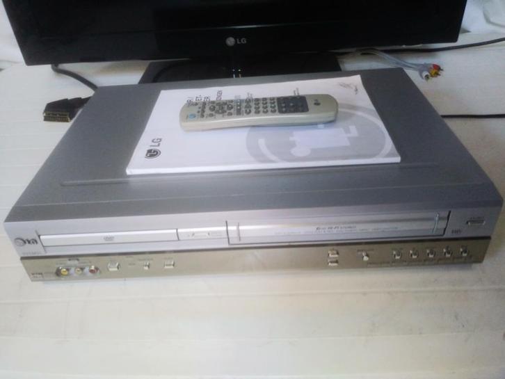 LG DVC5931 combi DVD speler/VHS video recorder, Audio, Tv en Foto, Videospelers, Zo goed als nieuw, VHS-speler of -recorder, Ophalen of Verzenden