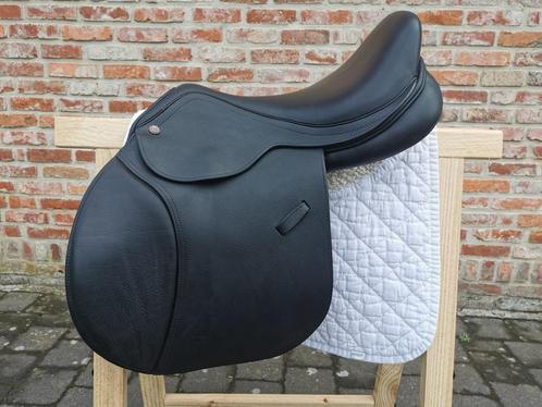 Springzadel Century Jump Emmers 17 inch wijde boom, Dieren en Toebehoren, Paarden en Pony's | Zadels, Zo goed als nieuw, Ophalen