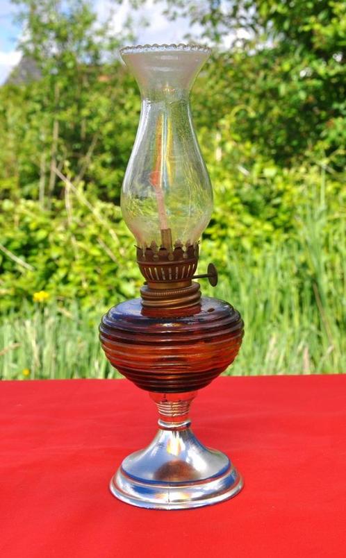 petite lampe a petrole verre brun, Antiquités & Art, Antiquités | Éclairage, Enlèvement ou Envoi