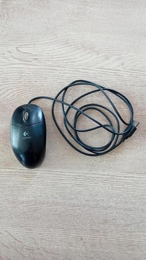 Logitech rechtshandige computermuis, Computers en Software, Muizen, Zo goed als nieuw, Muis, Rechtshandig, Bedraad, Ophalen of Verzenden