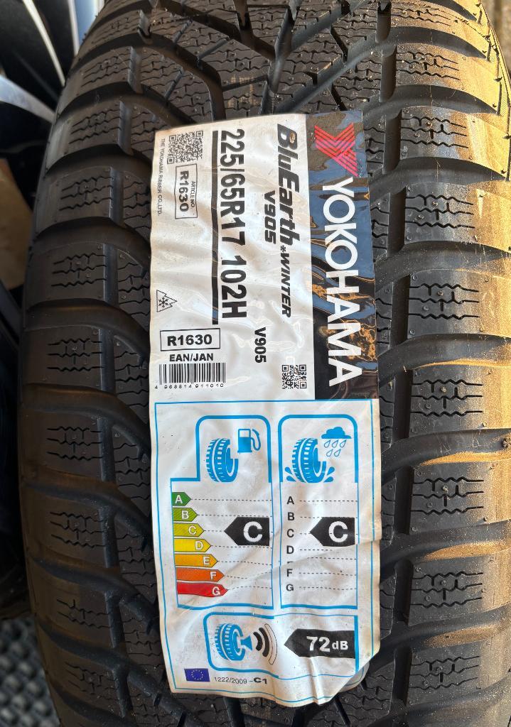 Nieuwe velgen met nieuwe winterbanden, Auto-onderdelen, Banden en Velgen, Banden en Velgen, Winterbanden, 17 inch, 225 mm, Terreinwagen