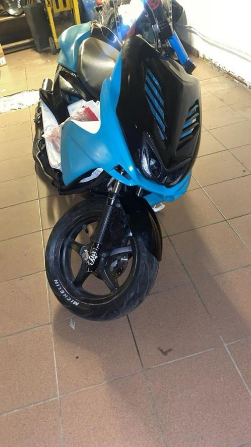 Yamaha aerox moet weg!!!!, Fietsen en Brommers, Scooters | Yamaha, Gebruikt, Aerox, Klasse A (25 km/u), Tweetakt, Ophalen