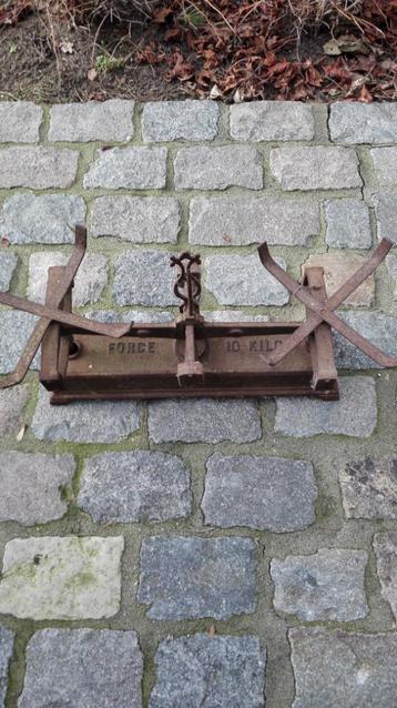 antieke,ijzeren weegschaal Force-10 kg;+ 1 koperen schaal, Enlèvement