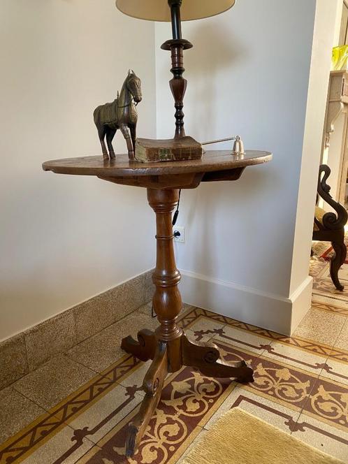 Vintage eiken tafel – sierlijke poot en stevig blad, Huis en Inrichting, Tafels | Bijzettafels, Gebruikt, Rond, 60 cm of meer