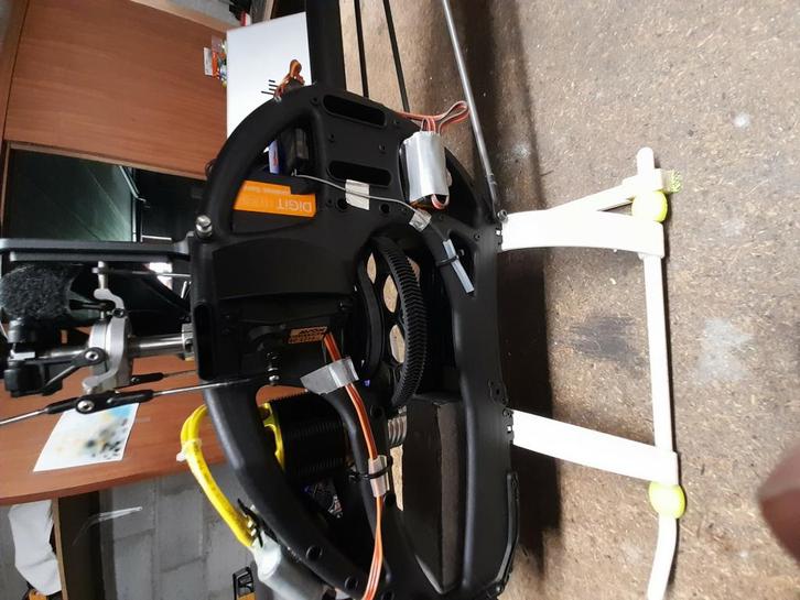 te koop.  Logo 550 se, Hobby en Vrije tijd, Modelbouw | Radiografisch | Helikopters en Quadcopters, Gebruikt, Ophalen