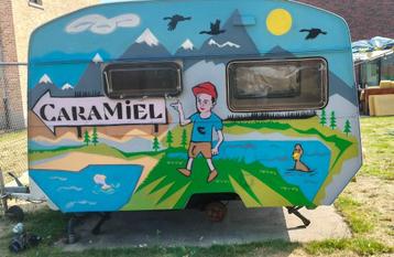 Heb je een saaie witte caravan,graffiti stijl beschikbaar voor biedingen