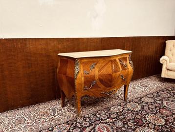 Klassieke Franse Barok Dressoir beschikbaar voor biedingen
