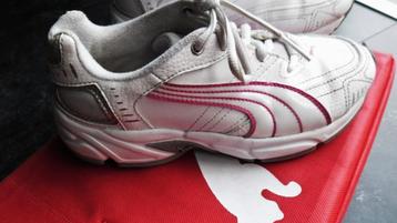 PUMA leder schoenen(sterke hiel)maat 33-als nieuw beschikbaar voor biedingen
