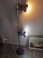 oude vintage staande lamp met 2 spots . jaren 70, Huis en Inrichting, Lampen | Vloerlampen, Ophalen of Verzenden, Metaal