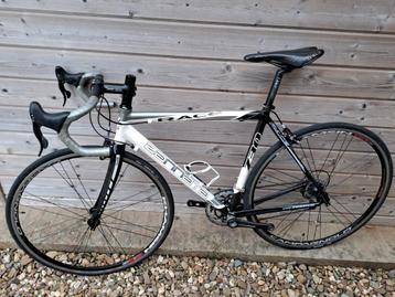 Zannata Z 30 racefiets, ZÉÉR net instapmodel < 2000 km. ZGAN beschikbaar voor biedingen