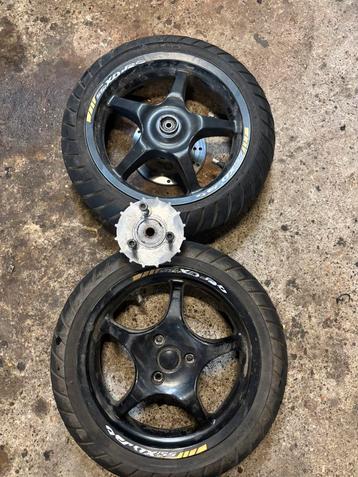 Yamaha Aerox velgenset Zwart MET Booster Adapter Carenzi, Fietsen en Brommers, Ophalen