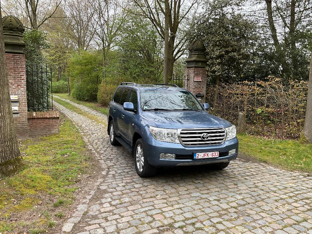 Toyota Land Cruiser 200 LIGHT CARGO Excellent état, Achat, 2 places, Entretenue par le concessionnaire, 5 portes