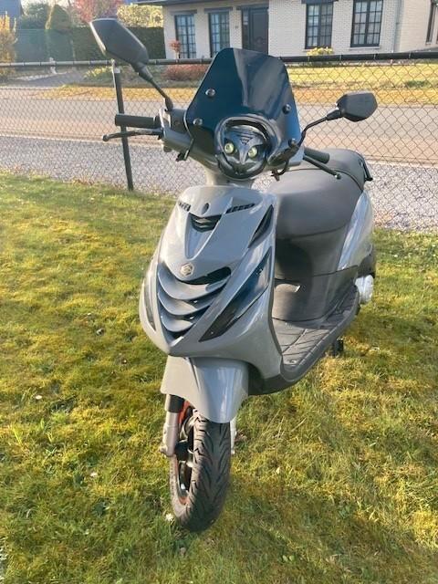 Piaggio Zip S 50cc (klasse B) sportief uitgerust, Fietsen en Brommers, Scooters | Piaggio, Gebruikt, Zip, Klasse B (45 km/u), Benzine