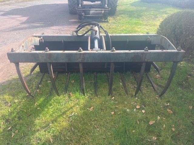 mestklauw  van het merk alo, Zakelijke goederen, Ophalen, Akkerbouw