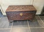 Coffre ancien sculpté à la main, Antiquités & Art, Enlèvement
