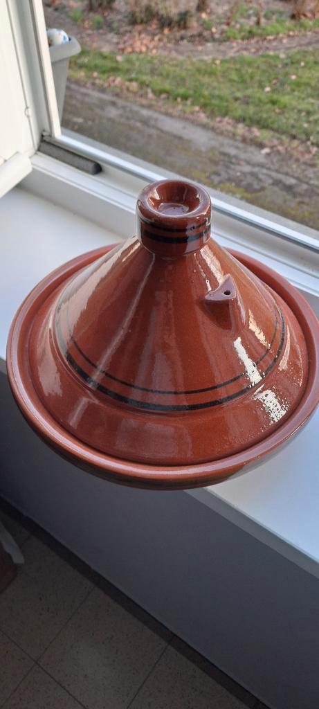 Tajine marocain familial Ø 30 cm très bon état a saisir ️️↙️, Maison & Meubles, Cuisine | Casseroles & Poêles, Comme neuf, Casserole ou Cocotte-minute