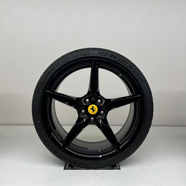 Ferrari F8 - 20 inch - zomerbanden, Auto-onderdelen, Banden en Velgen, Banden en Velgen, Zomerbanden, 20 inch, 245 mm, Personenwagen