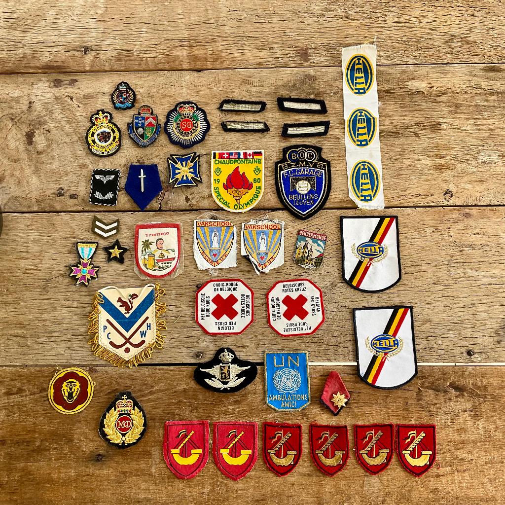 Lot 39 patches écussons militair en andere België, Verzamelen, Ophalen of Verzenden, Gebruikt, Overige typen, Andere