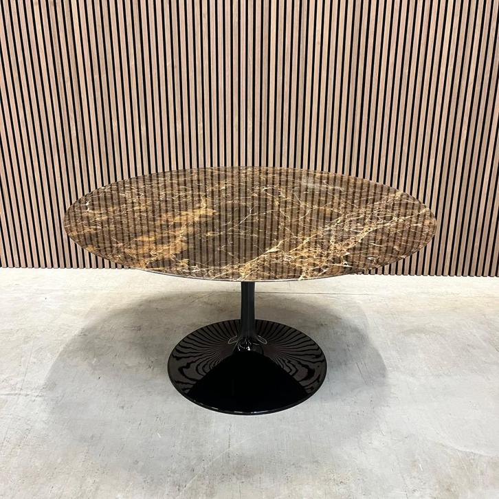 Knoll Saarinen Tulip tafel - Emperador - 137 cm, Antiquités & Art, Antiquités | Meubles | Tables, Enlèvement ou Envoi