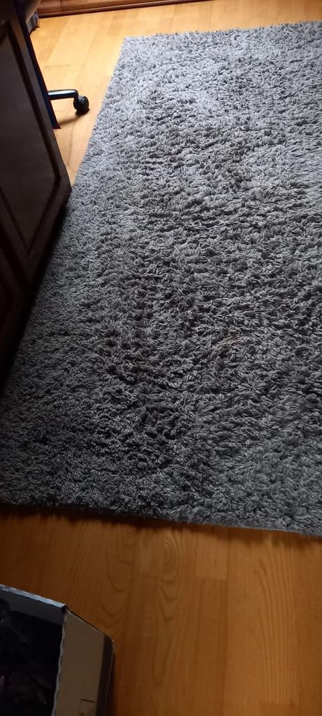 Tapis gris, Enlèvement, Gris