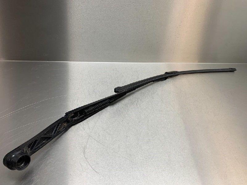RUITENWISSERARM VOOR Subaru XV (GT / GX) (01-2017/-), Gebruikt, Subaru