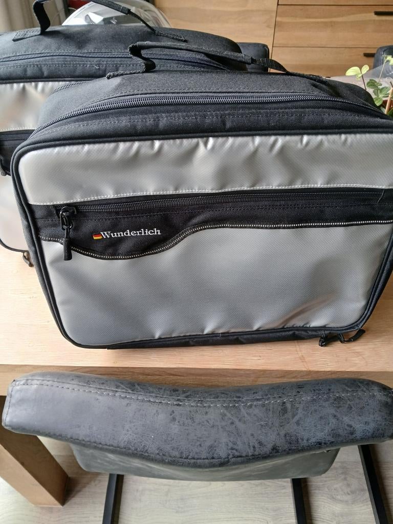 2 draagbare binnenzakken  voor BMW motorkoffers, Motoren, Kleding | Motorhelmen, Ophalen