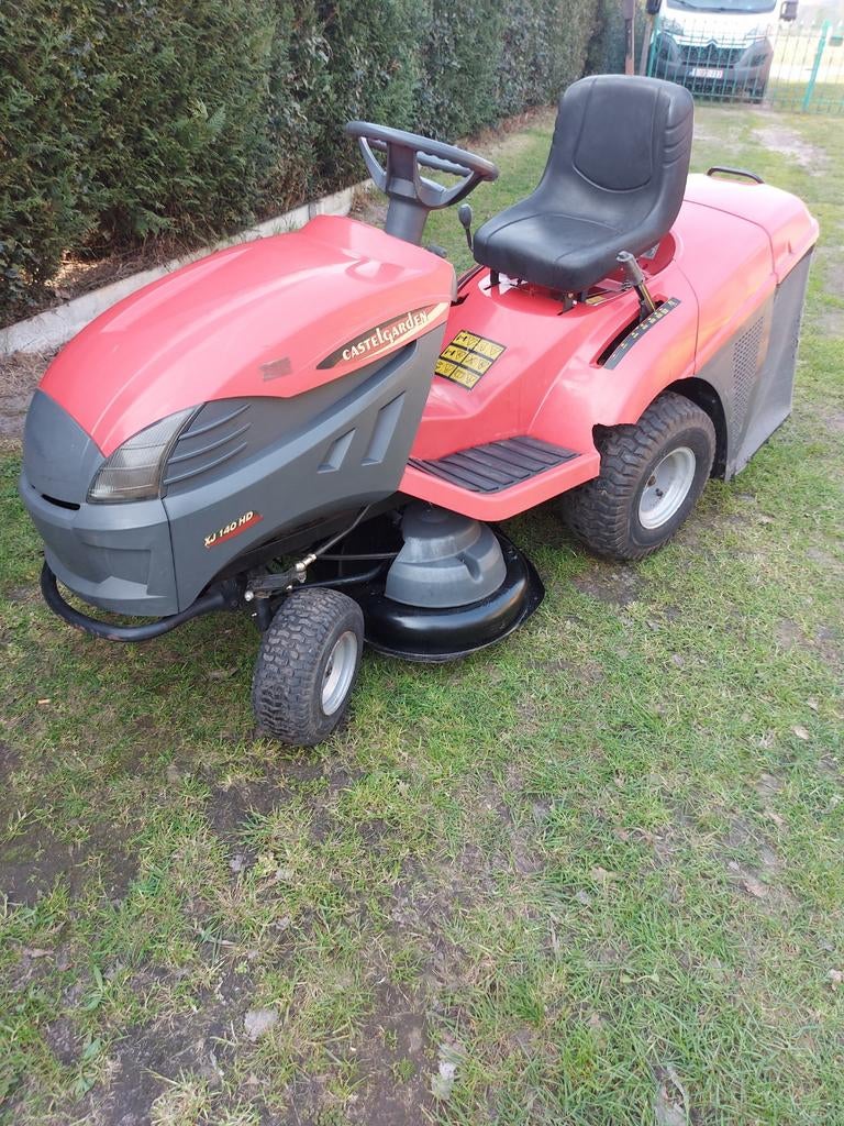 Zitmaaier castelgarden, Ophalen