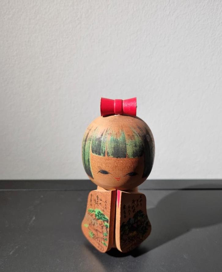 Joli mont Kinko kokeshi de Sugai Sato, Antiquités & Art, Art | Sculptures & Bois, Envoi