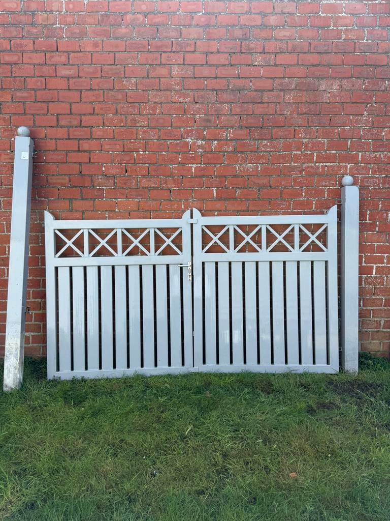 Landelijke poort in goede staat., Tuin en Terras, Tuinpoorten, Zo goed als nieuw, Draaipoort, IJzer, 100 tot 150 cm, 200 cm of meer