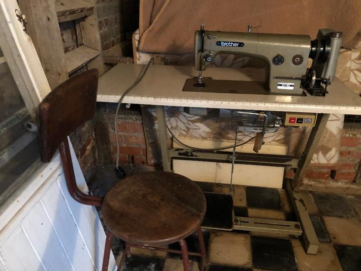Machine à coudre industrielle Brother, Hobby & Loisirs créatifs, Machines à coudre & Accessoires, Utilisé, Machine à coudre, Brother
