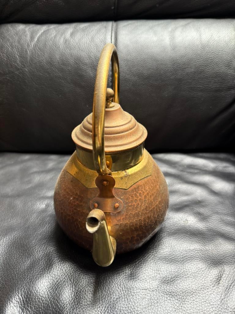 Théière ancienne, Enlèvement