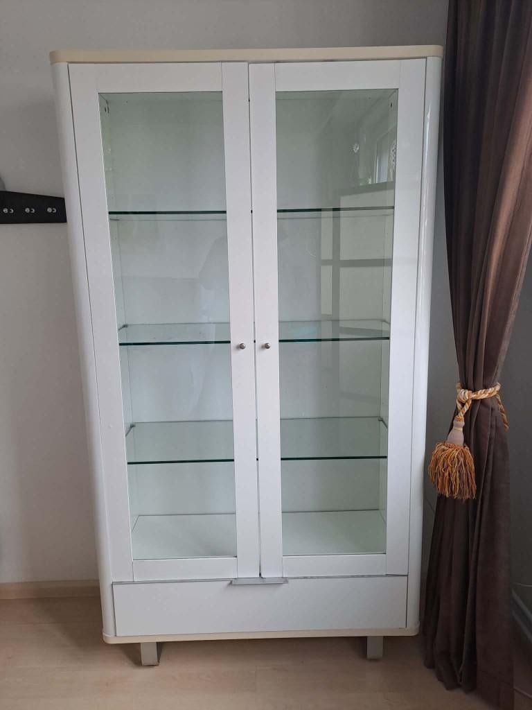 Witte hoogglans vitrinekast met glas, Ophalen, Gebruikt, Met deur(en), 50 tot 100 cm