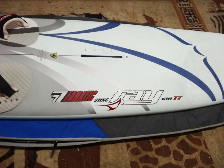 Planche Fanatic Carbone + gréément et harnais Neilpryde, Sports nautiques & Bateaux, Planche à voile, Comme neuf, Ensemble complet