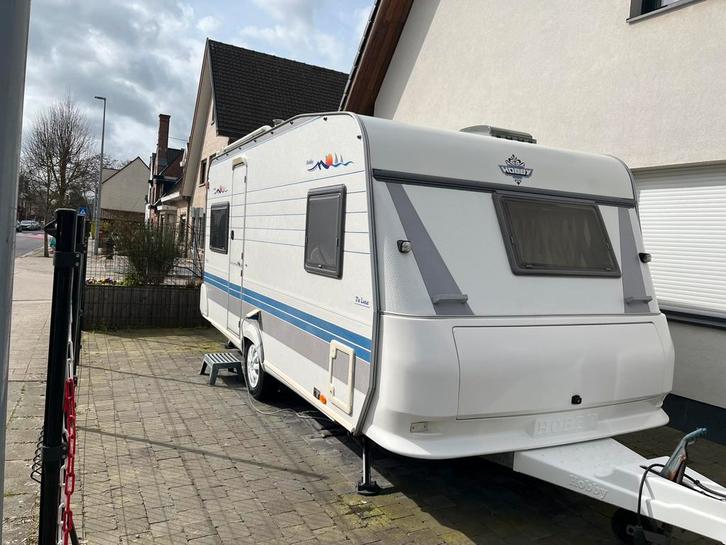 Caravan Hobby 460 UFE de luxe, Caravans en Kamperen, Caravans, Particulier, tot en met 4, 1000 - 1250 kg, Rondzit, Hobby, Frans bed