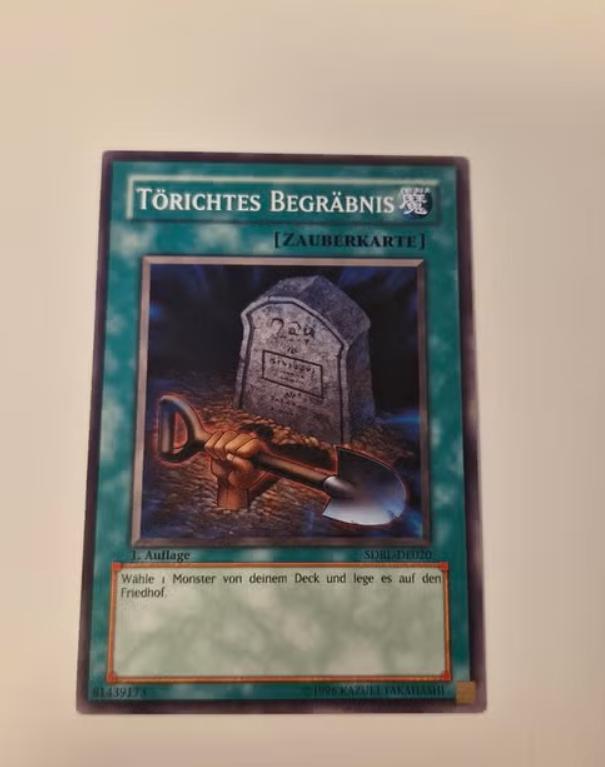 Yu-Gi-Oh! Törichtes Begräbnis - SDRL-DE020 1e editie, Hobby en Vrije tijd, Verzamelkaartspellen | Yu-gi-Oh!, Zo goed als nieuw