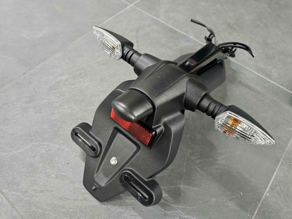 Kentekenplaathouder origineel Yamaha MT 125 ABS MT125, Motos, Enlèvement ou Envoi, Utilisé