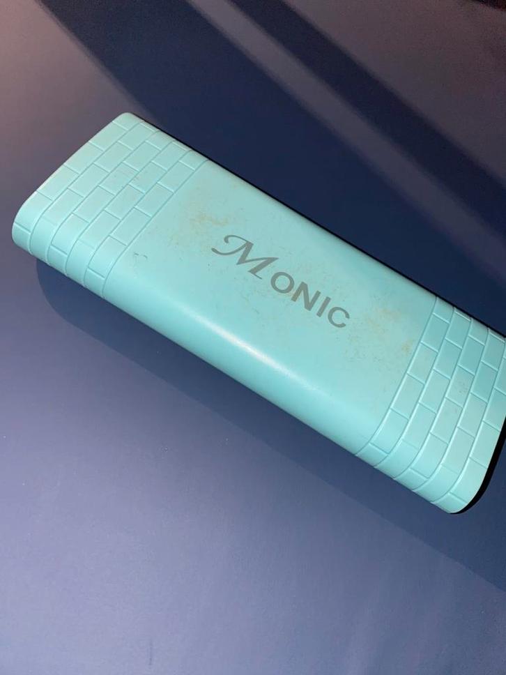 Powerbank Monic - 7500 mAh - Avec lampe de poche - 10€, Télécoms, Batteries externes, Comme neuf, Enlèvement