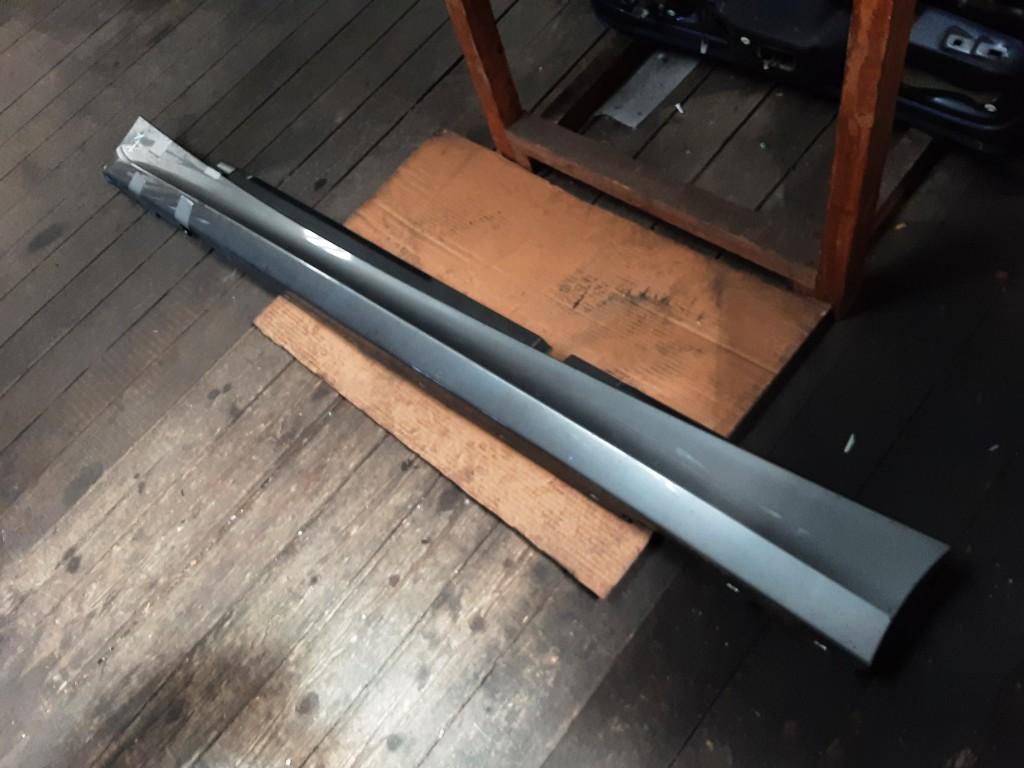 GARNITURE SEUIL DE PORTE BMW 1 serie (E81) (51777184353), Mevr. I. Hauben, Utilisé, BMW, Rue de l'Espoir 34 34
4030  GRIVEGNÉE, BE