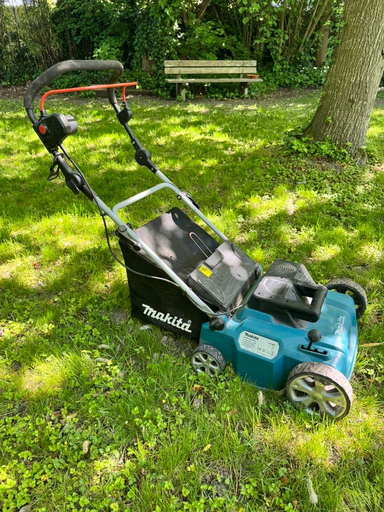Verticuteermachine Makita UV3600, Jardin & Terrasse, Scarificateurs, Enlèvement, Utilisé, Électrique