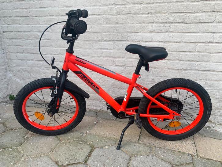 Amigo arrow jongensfiets 16 inch - rood, Fietsen en Brommers, Fietsen | Jongens, Gebruikt, 16 inch, Handrem, Ophalen
