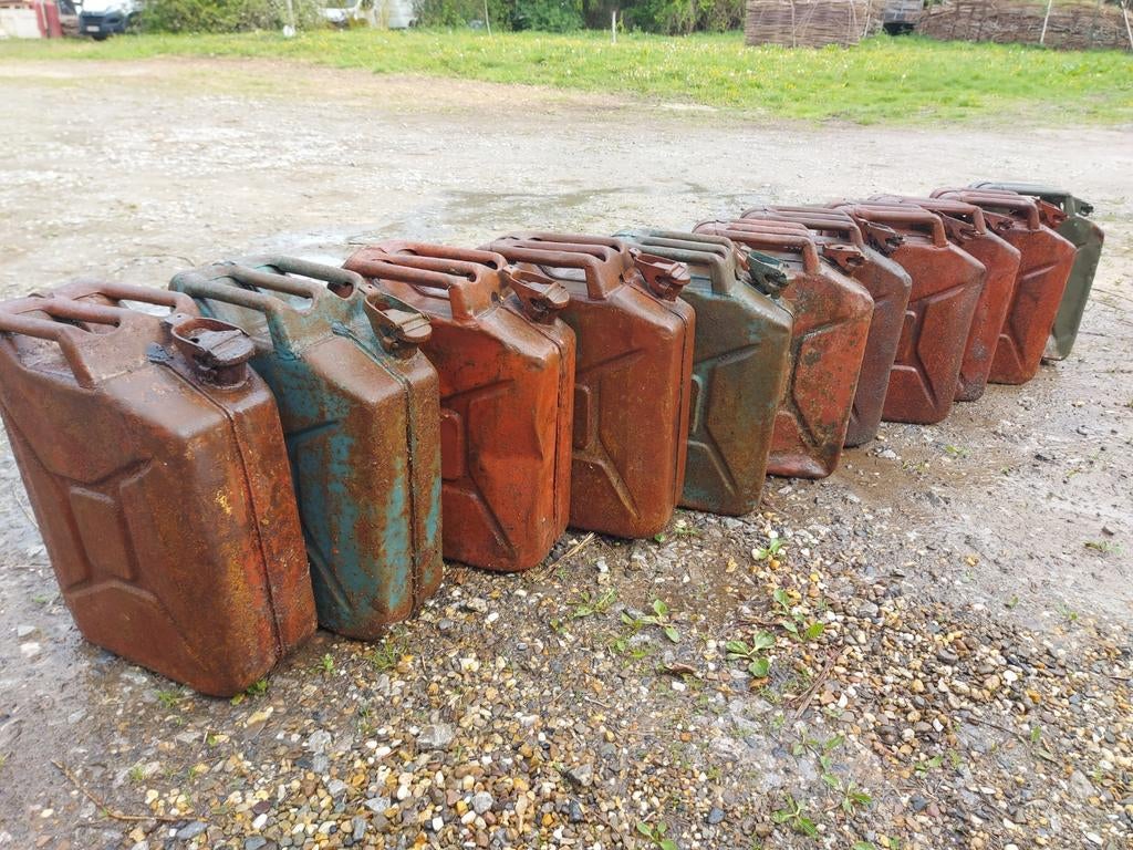 Ijzeren brandstofbidon jerrycan, Ophalen