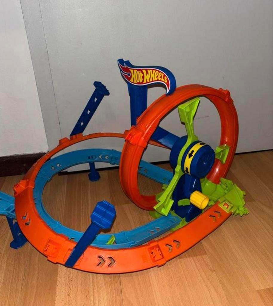 Hotwheels autobaan met auto, Ophalen, Zo goed als nieuw