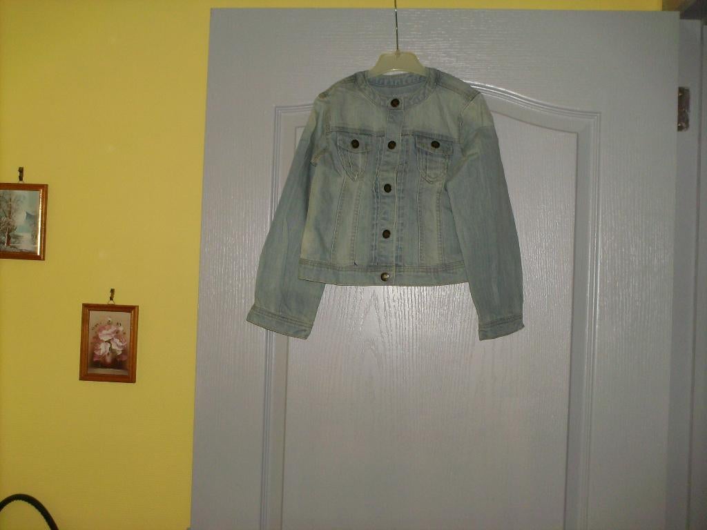 a vendre veste enfant, Kinderen en Baby's, Kinderkleding | Maat 128, Ophalen of Verzenden, Gebruikt, Meisje, Trui of Vest