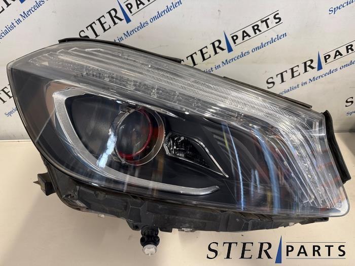 Phare droit d'un Mercedes A-Klasse, Autos : Pièces & Accessoires, Éclairage, Mercedes-Benz, Utilisé, 3 mois de garantie, Enlèvement ou Envoi