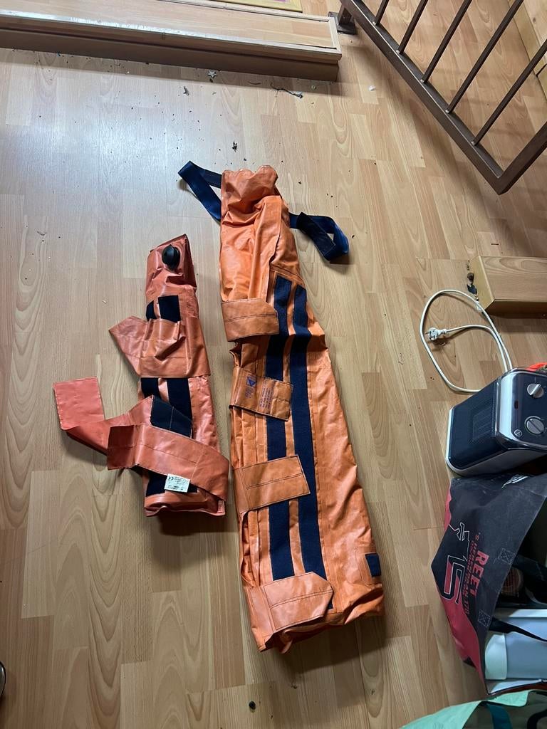 Attelles d'aspiration (lot de 2) — complètes avec pompe, Divers, Matériel Infirmier, Enlèvement, Neuf