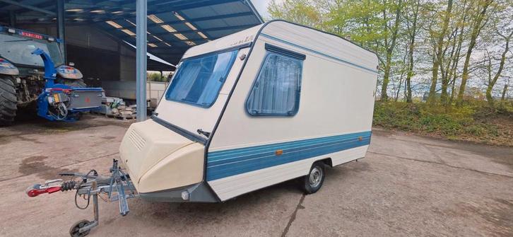 verkoop ik mijn zeer goede staat caravan
tipe Adria
lang 3.5, Caravans en Kamperen, Caravans, Particulier, Rondzit, Adria, Ophalen