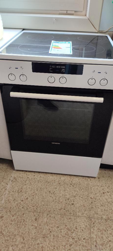 Poêle Siemens HA724220 —céramique —A— très bon état, Electroménager, Cuisinières, Comme neuf, Autoportant, 4 zones de cuisson