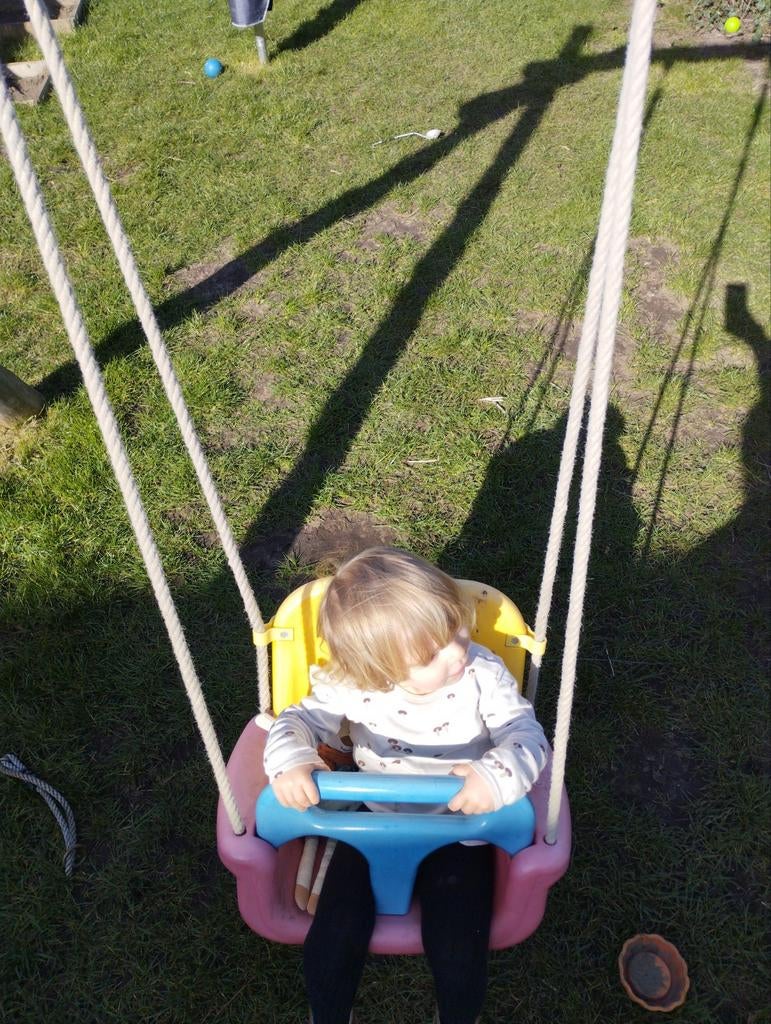 Schommel voor peuter, Enlèvement, Balançoire