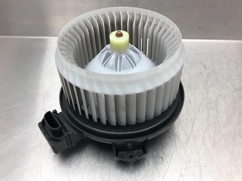 VENTILATEUR RADIATEUR MOTEUR Subaru Trezia (|2M211280|), Utilisé, Subaru